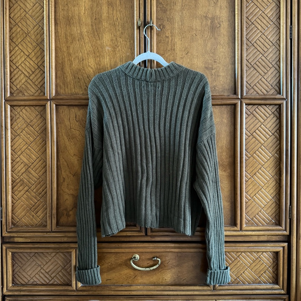 Cropped Mock-Neck Ribbed Sweater - Picture 2 of 3